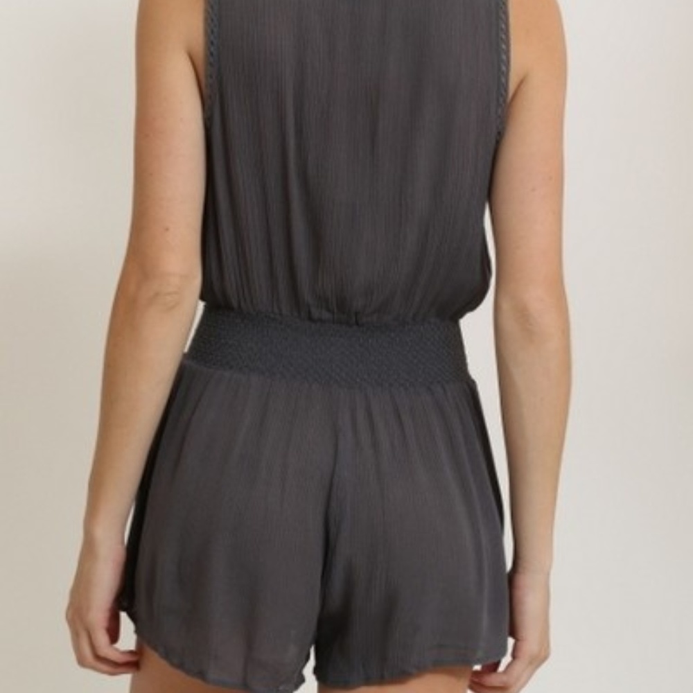 Gray Pocket Romper - Picture 4 of 5